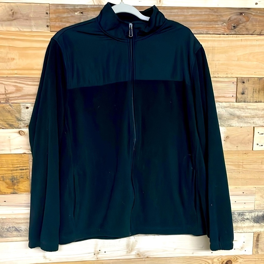 Starter size XL (46-48) black zip up fleece jacket with pockets